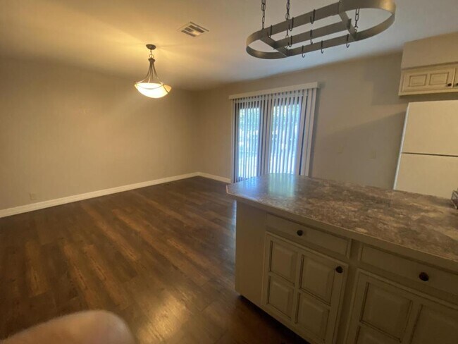 Foto del edificio - 1818 W Cedar