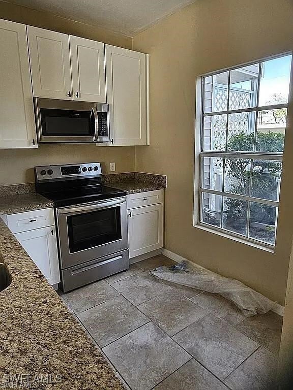 Foto del edificio - 6123 Lakefront Dr