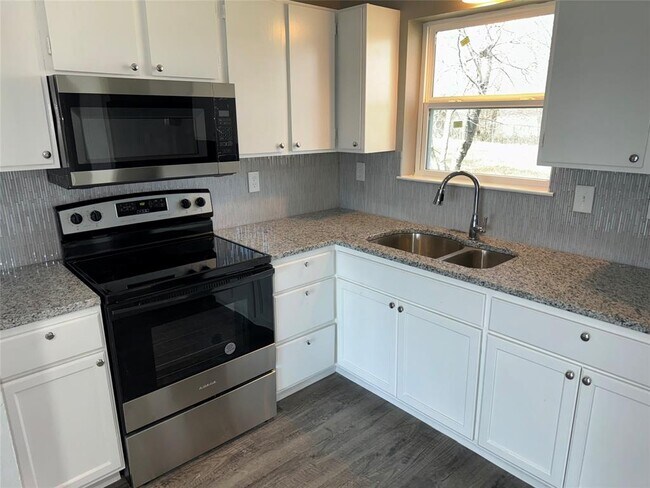 Building Photo - 410 S College Dr