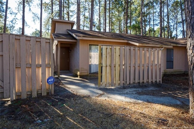 Foto del edificio - 613 Mosswood Ln