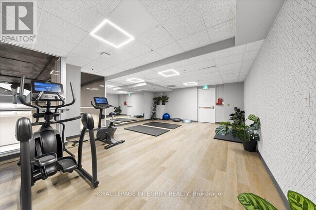 Building Photo - 161 Laurier Ave W