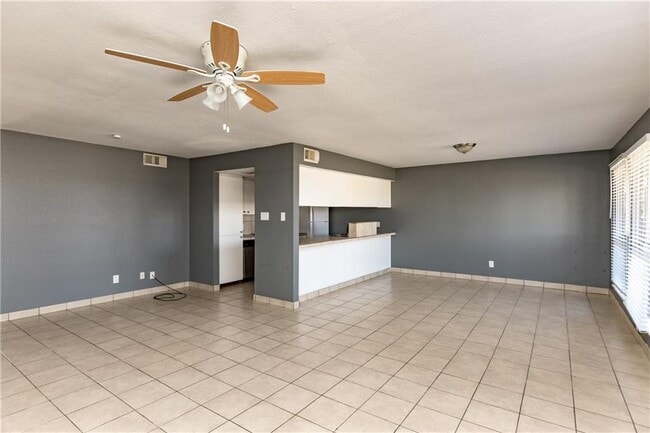 Building Photo - 14801 Compass St