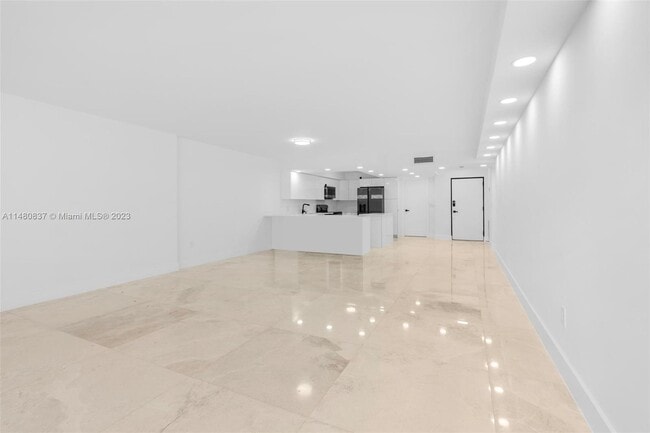 Building Photo - 2300 Diana Dr
