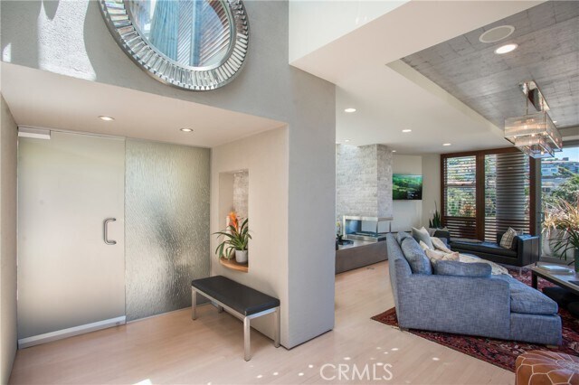 Building Photo - 920 Skyline Dr