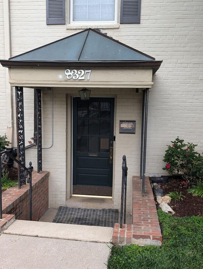 Building Photo - 2300 Colston Dr