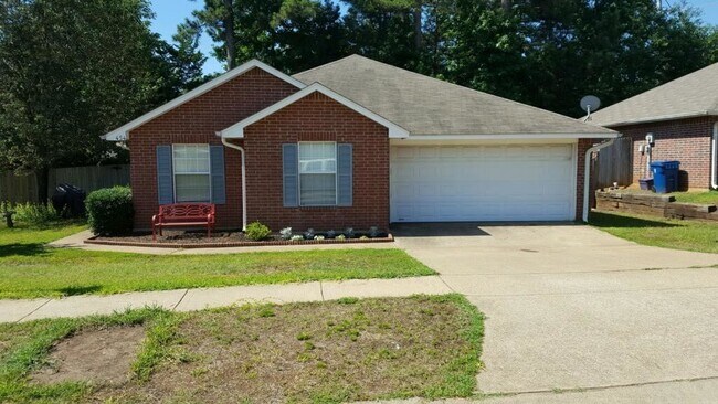 Foto del edificio - Coming Soon: 3 bedroom 2 bath home in The ...