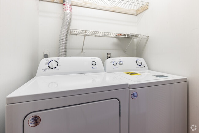 3 BR, 2 BA - 1,100SF - Timberland Apartments