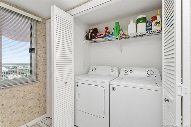 Building Photo - 3870 N Hwy A1A