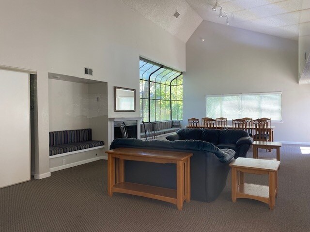 Foto del edificio - 1507 Woodlake Dr