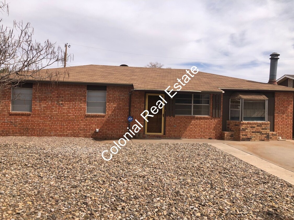 Primary Photo - 3 bedroom 1 bathroom nicely updated home i...