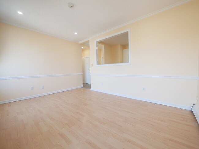 Photo du bâtiment - 1383 Queen St E