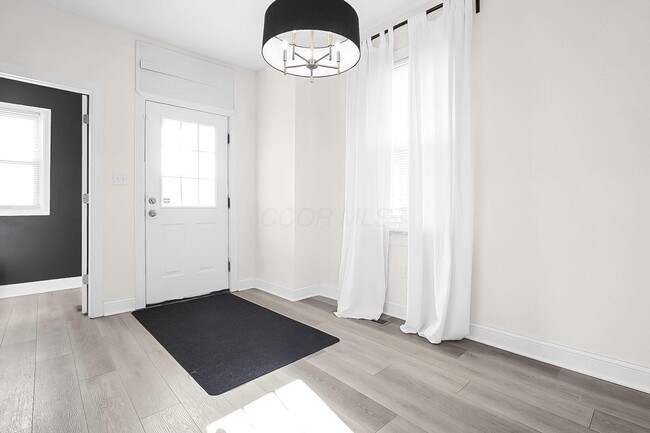 Foto del edificio - 582 Gilbert St