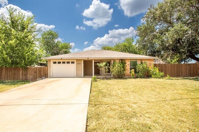 Building Photo - 2701 Peach Tree Ln