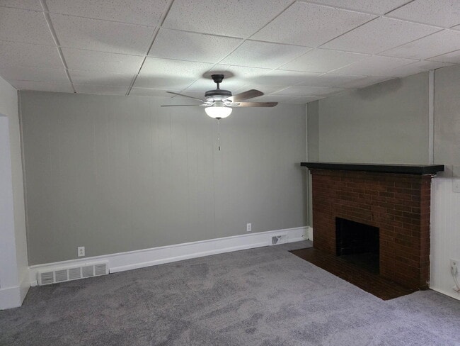 Building Photo - 114 N Park St