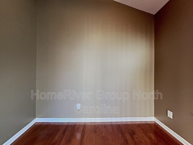 Building Photo - 7275 Sedgebrook Dr W