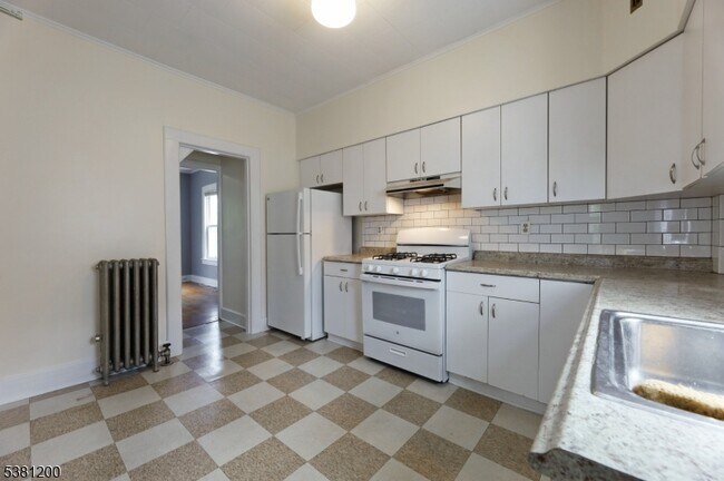 Foto del edificio - 35 Montrose Ave