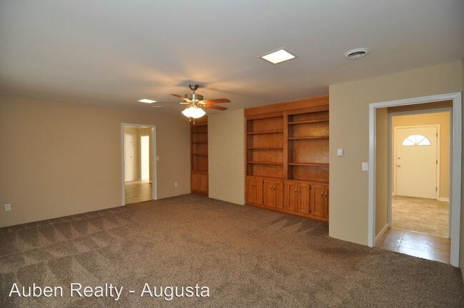 Building Photo - 2622 Leland Dr