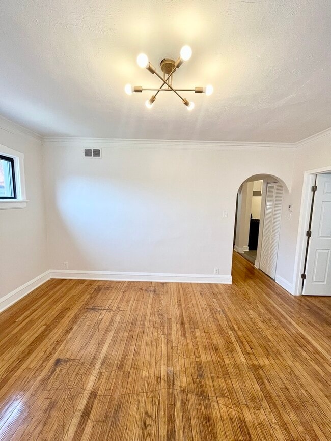 Building Photo - 1333 N Lorel Ave