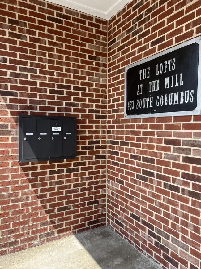 Foto del edificio - 431 S Columbus St