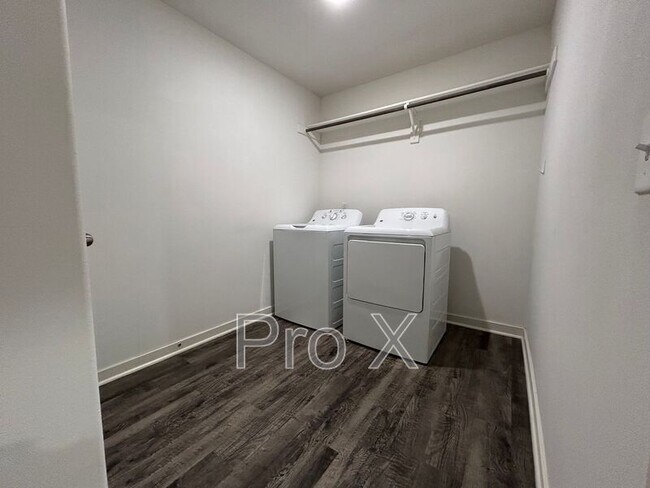 Foto del edificio - 325 Westbrook Ct