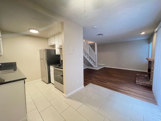 Building Photo - Spacious and Modernized 2 Bedroom, 1 Bath!...