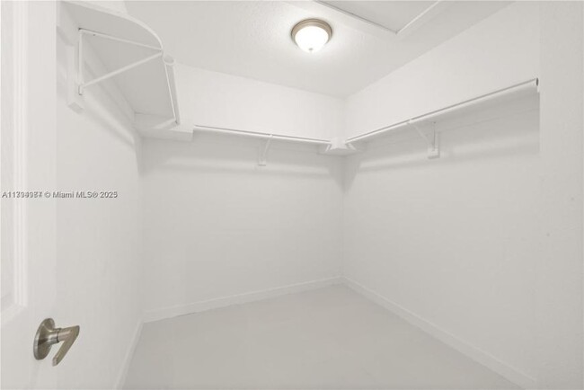 Foto del edificio - 3 bedroom in Miami FL 33142
