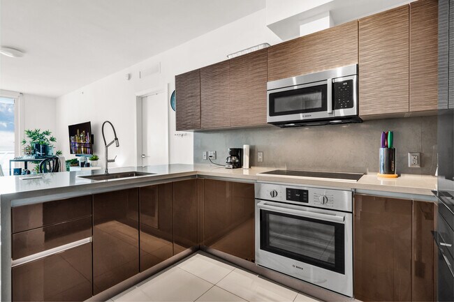 Building Photo - 1080 Brickell Ave