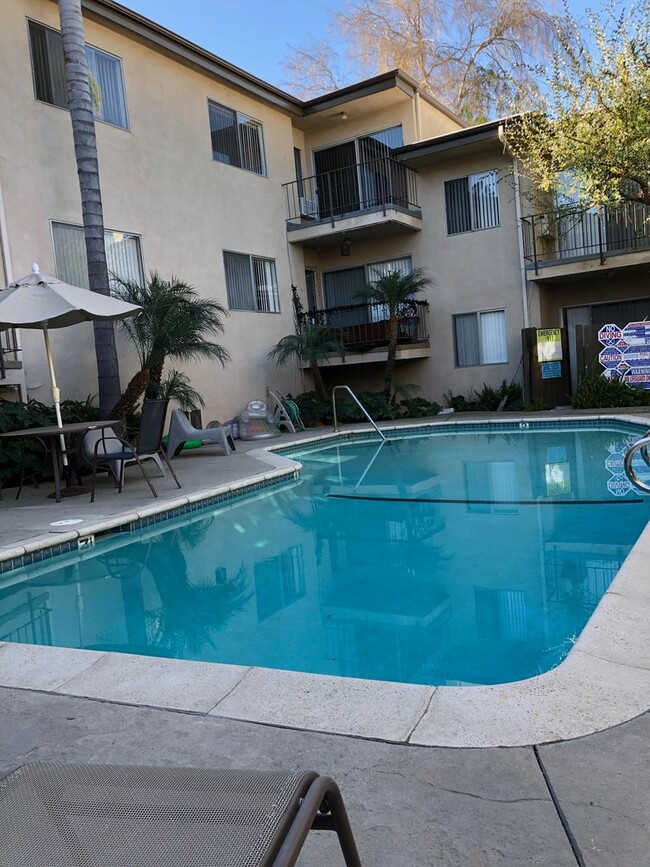 Foto del edificio - The Regal Villa Apts...Gorgeous Newly Remo...