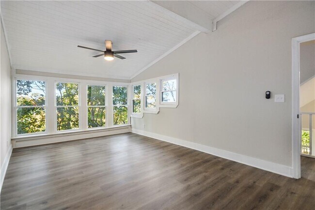 Foto del edificio - 114 Little Hendricks Mountain Cir