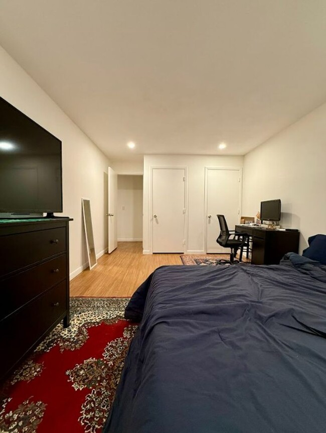 Building Photo - 2 Bedroom