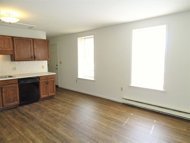 Building Photo - 1057 Dry Tavern Rd