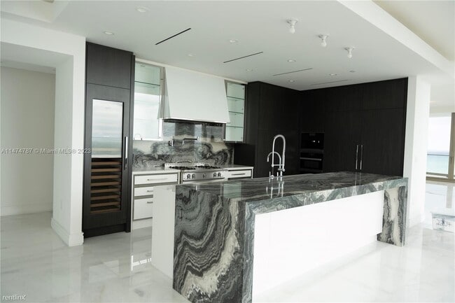Building Photo - 5 br, 5.5 bath Condo - 17901 Collins Ave U...