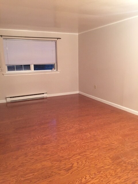 Living Room - 35 Berlin St