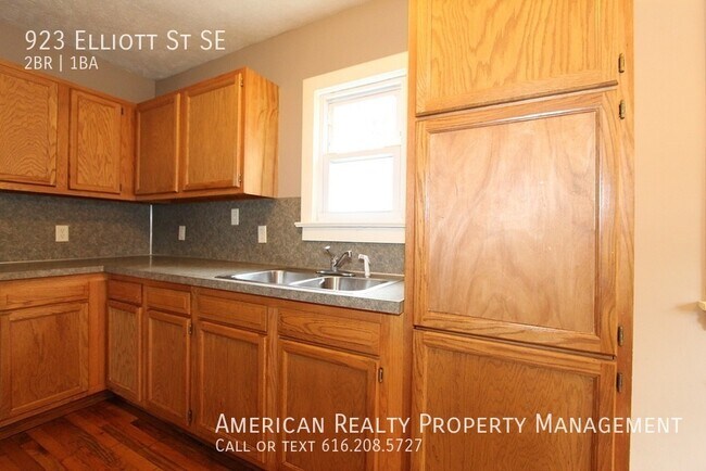 Foto del edificio - 923 Elliott St SE