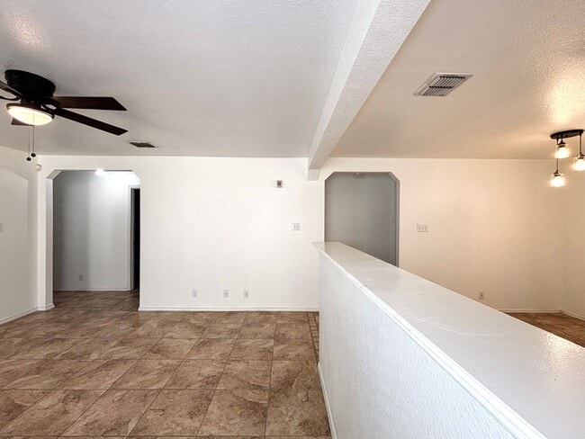 Building Photo - 25347 Longbranch Run