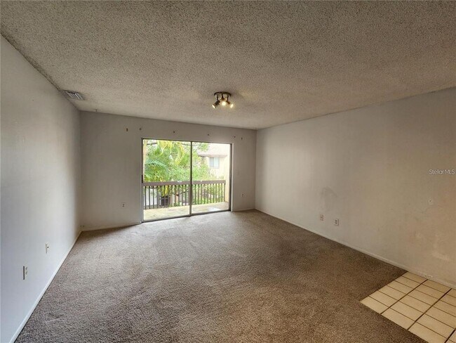 Foto del edificio - 2749 Hidden Lake Blvd