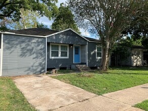 Building Photo - 6803 Eastwood St
