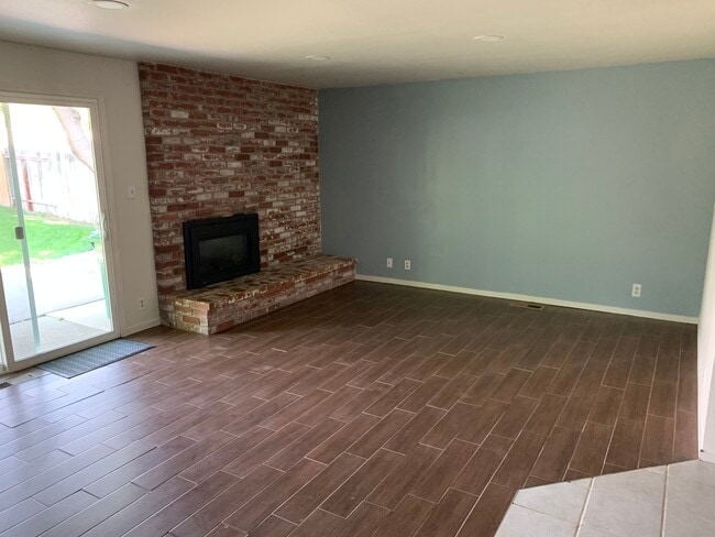 Building Photo - 2960 Chavez Dr