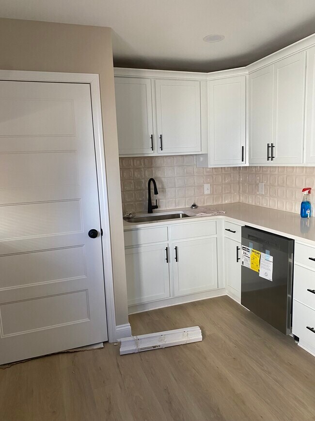 Foto del edificio - 1975 Coltman Rd