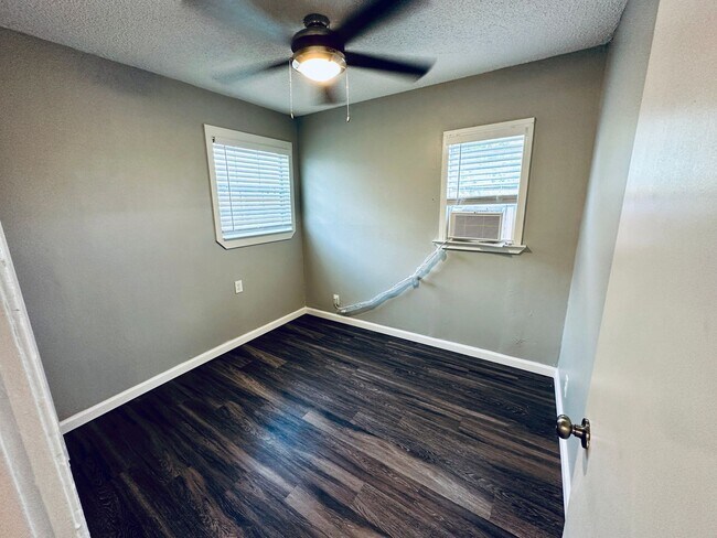 Foto del edificio - 7314 Bennett Ave