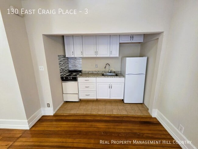 Building Photo - 130 E Craig Pl