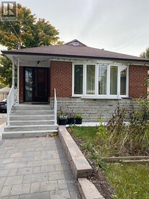 Primary Photo - 34 Crocus Dr