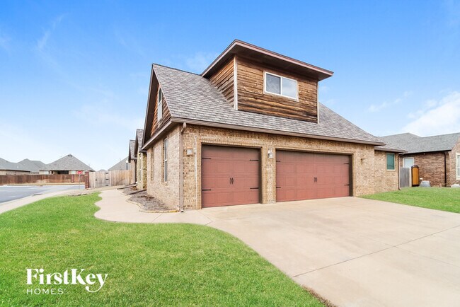 Building Photo - 4713 SW 124th Pl