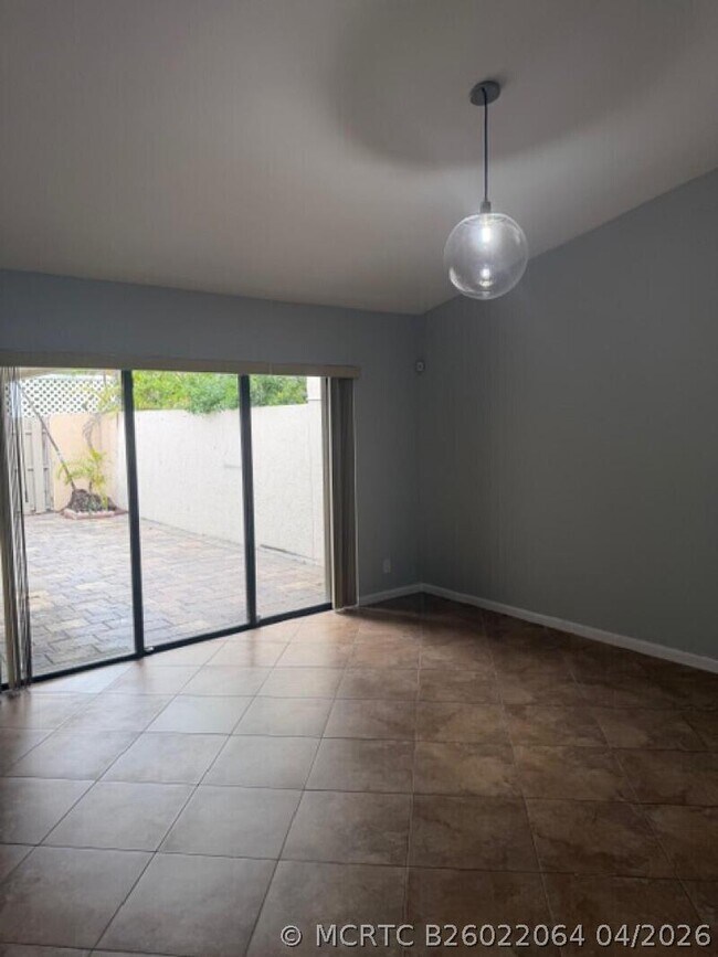 Foto del edificio - 3076 S Oakland Forest Dr
