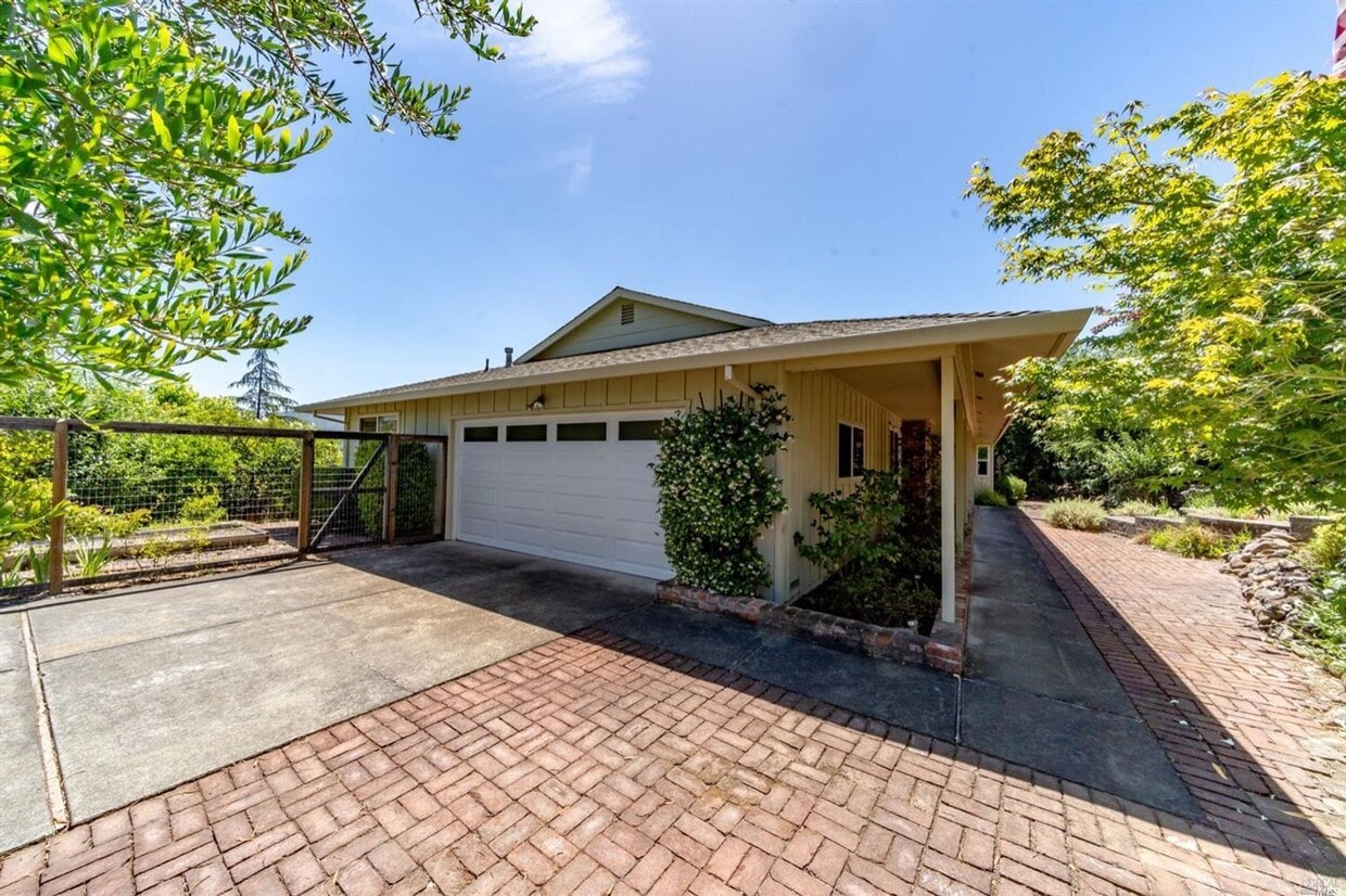 Foto principal - 416 Oak Vista Dr