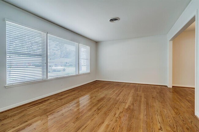 Foto del edificio - 5426 Kinglet St