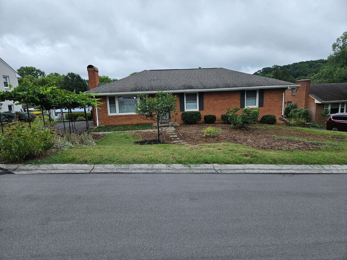 Foto principal - 3916 Gallatin St