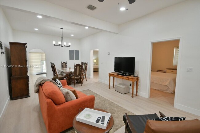 Foto del edificio - 556 Northwest 35th Street, Miami, FL 33127...