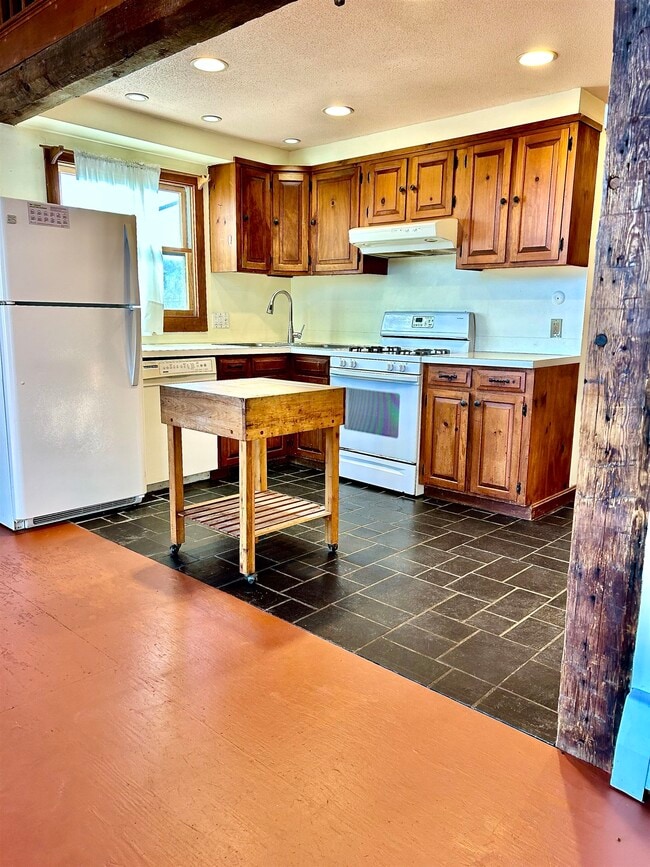 Foto del edificio - 185 US-4