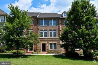 Building Photo - 409 Hydrangea Place